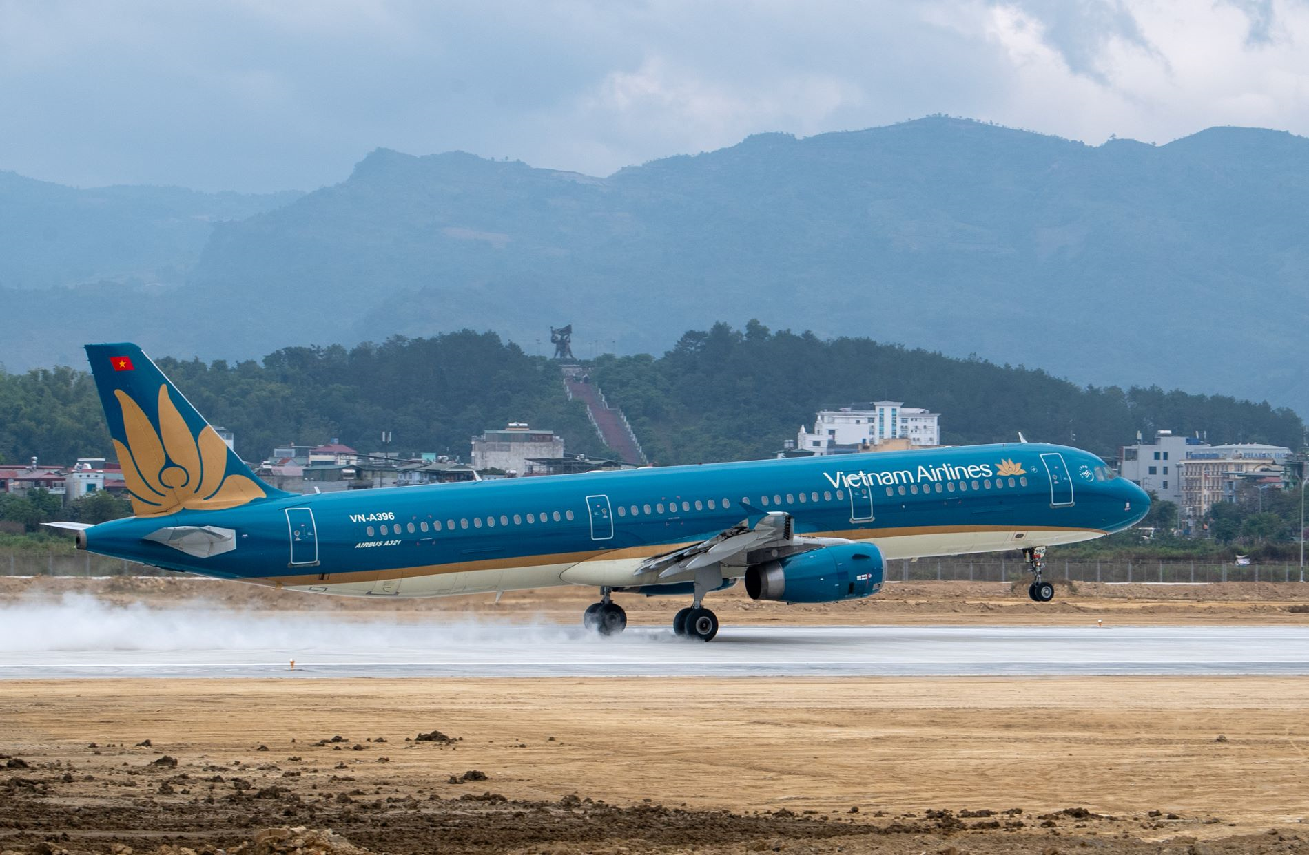 Vietnam Airlines chính thức mở đường bay thẳng TP Hồ Chí Minh - Điện Biên